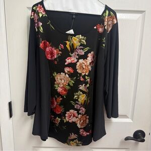 Woman’s floral Scoop Neck Top - Classic Floral Print 2X runs small NWT
